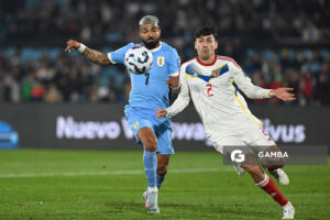 Rodrigo Aguirre, de Uruguay. Eliminatorias Sudamericanas. Estadio Centenario.
