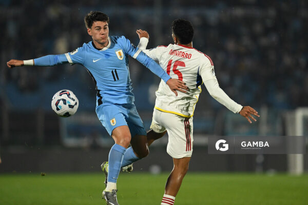 Facundo Pellistri, de Uruguay. Eliminatorias Sudamericanas. Estadio Centenario.