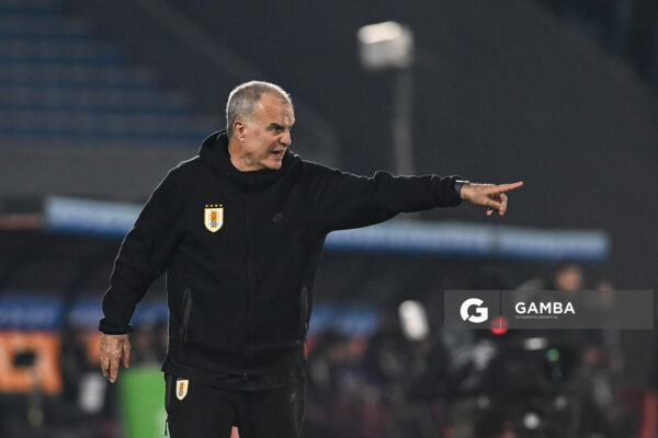 Marcelo Bielsa, director técnico de Uruguay. Eliminatorias Sudamericanas. Estadio Centenario.