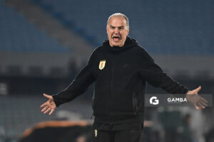 Marcelo Bielsa, director técnico de Uruguay. Eliminatorias Sudamericanas. Estadio Centenario.