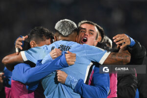 Rodrigo Aguirre, de Uruguay. Eliminatorias Sudamericanas. Estadio Centenario.
