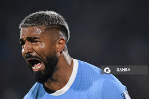 Rodrigo Aguirre, de Uruguay. Eliminatorias Sudamericanas. Estadio Centenario.
