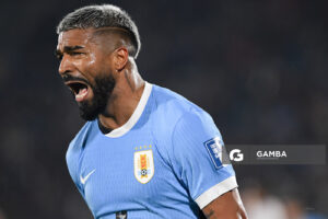 Rodrigo Aguirre, de Uruguay. Eliminatorias Sudamericanas. Estadio Centenario.