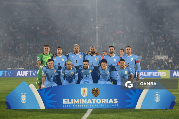 Titulares de Uruguay. Eliminatorias Sudamericanas. Estadio Centenario.