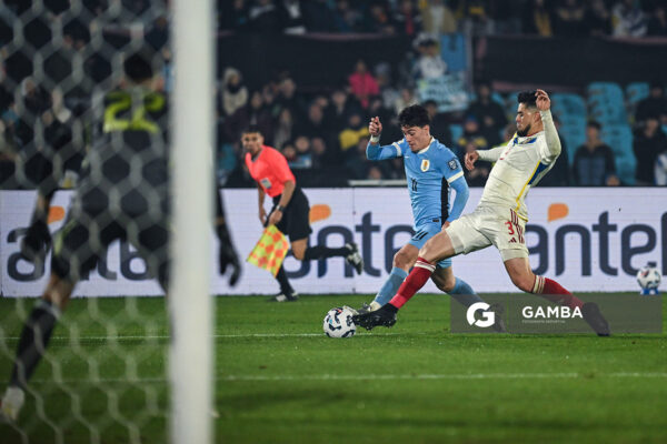Facundo Pellistri, de Uruguay. Eliminatorias Sudamericanas. Estadio Centenario.