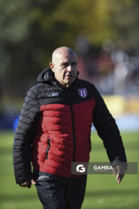 Julio Rivas, director técnico de River Plate. Torneo Intermedio. Estadio Parque Saroldi.
