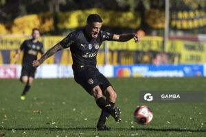 Javier Cabrera, de Peñarol. Torneo Intermedio. Estadio Parque Saroldi.
