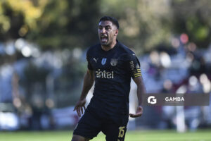 Maximiliano Olivera, de Peñarol. Torneo Intermedio. Estadio Parque Saroldi.