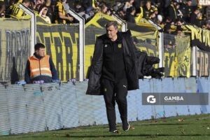 Diego Aguirre, director técnico de Peñarol. Torneo Intermedio. Estadio Parque Saroldi.