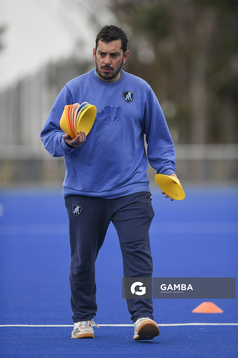 Nicolás Tixe, director técnico de Uruguay. Cancha Celeste. Entrenamiento de la selección uruguaya femenina de Hockey.