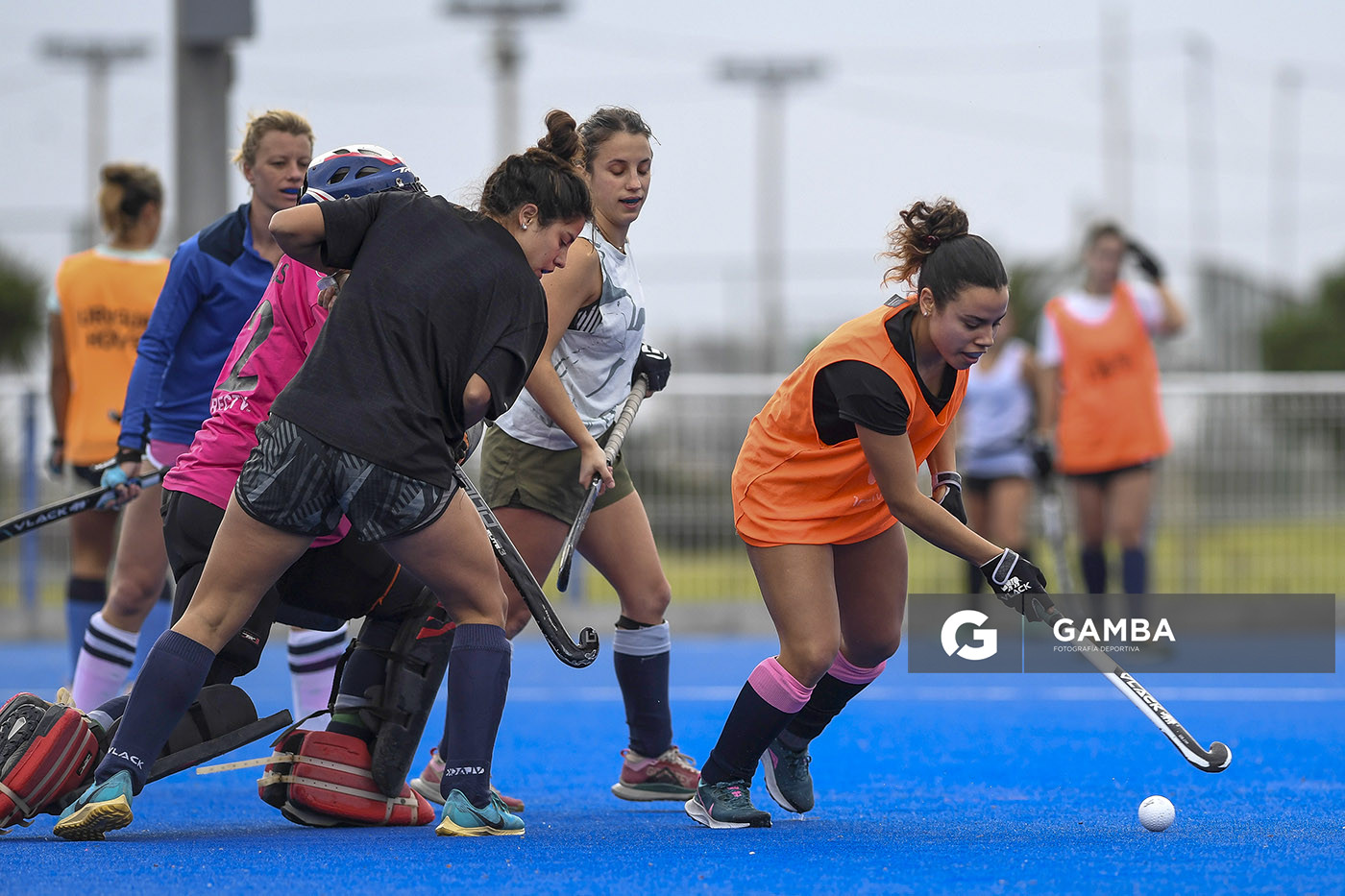 Kaisuami Dallorso, Sol Amadeo Gaviña y Florencia Peñalba. Cancha Celeste. Entrenamiento de la selección uruguaya femenina de Hockey.