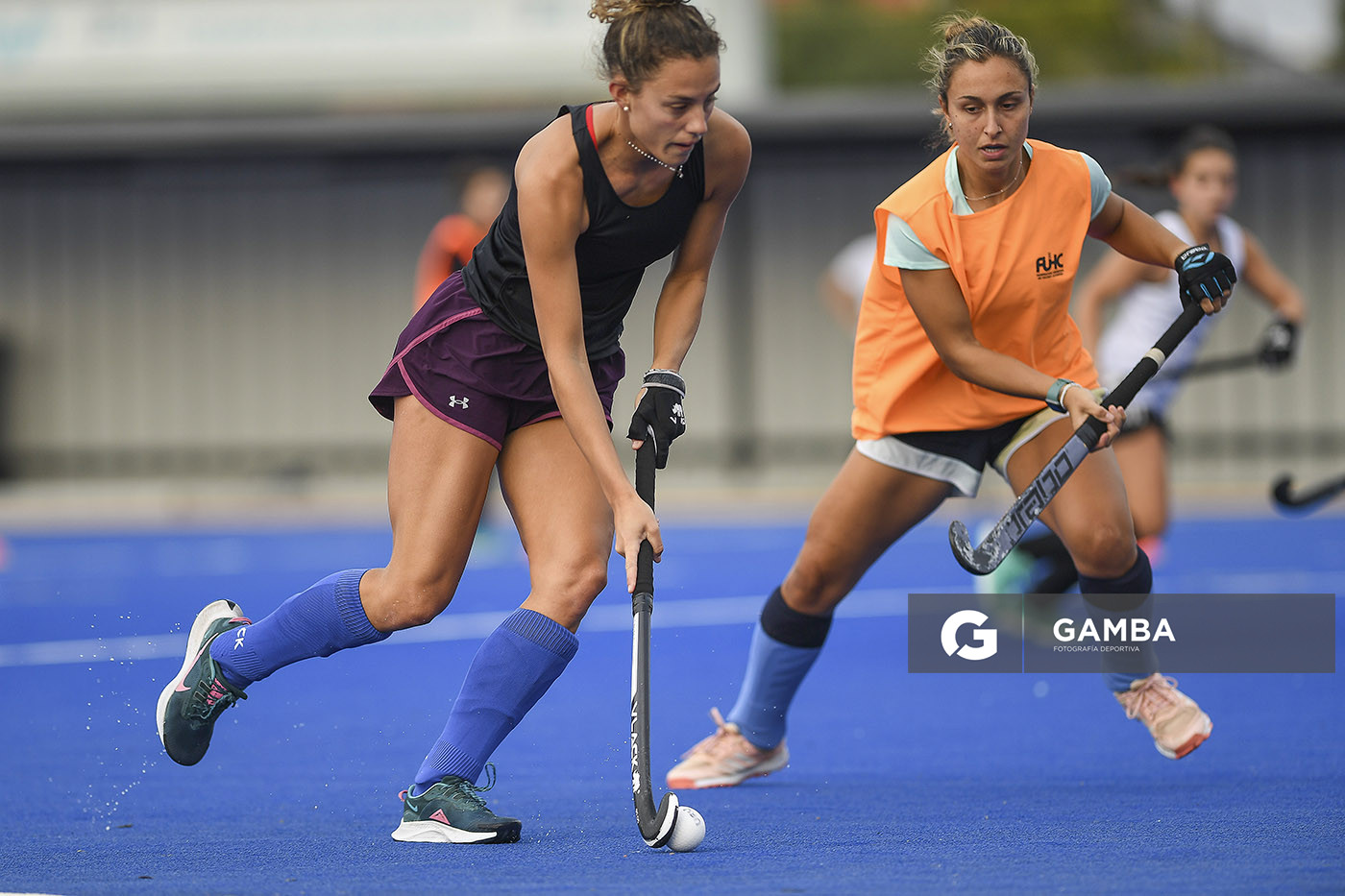 Constanza Barrandeguy y Cecilia León. Cancha Celeste. Entrenamiento de la selección uruguaya femenina de Hockey.