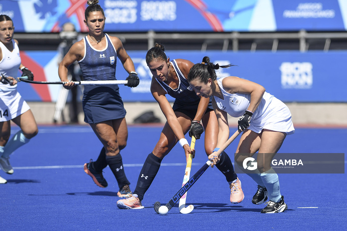 Valentina Raposo, de Argentina. Sol Amadeo, de Uruguay. Juegos Panamericanos Santiago 2023. Estadio Nacional Julio Martínez.