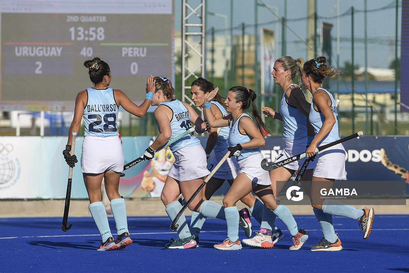 Jugadoras de Uruguay. Comité Olímpico Paraguayo. Uruguay – Perú, Hockey Femenino en los XII Juegos Odesur.