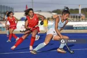 Constanza Barrandeguy, de Uruguay. Comité Olímpico Paraguayo. Uruguay – Perú, Hockey Femenino en los XII Juegos Odesur.