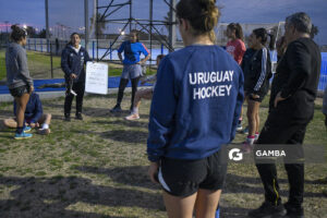 Las Cimarronas. Cancha Celeste. Entrenamiento de la selección uruguaya femenina de Hockey.