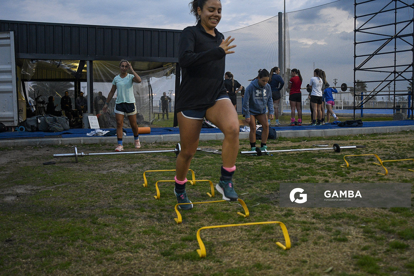 Las Cimarronas. Cancha Celeste. Entrenamiento de la selección uruguaya femenina de Hockey.