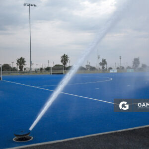 Sistema de riego. Cancha Celeste. Entrenamiento de la selección uruguaya femenina de Hockey.