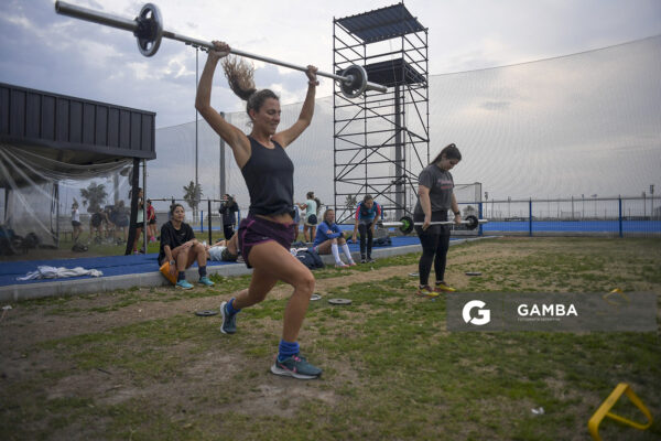 Constanza Barrandeguy Fernández. Cancha Celeste. Entrenamiento de la selección uruguaya femenina de Hockey.