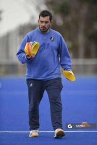 Nicolás Tixe, director técnico de Uruguay. Cancha Celeste. Entrenamiento de la selección uruguaya femenina de Hockey.