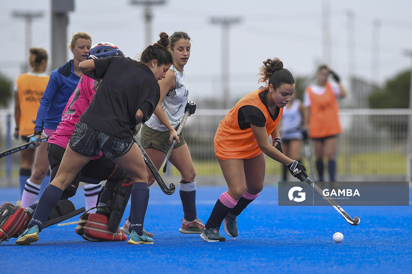 Kaisuami Dallorso, Sol Amadeo Gaviña y Florencia Peñalba. Cancha Celeste. Entrenamiento de la selección uruguaya femenina de Hockey.