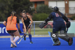 Constanza Barrandeguy Fernández. Cancha Celeste. Entrenamiento de la selección uruguaya femenina de Hockey.