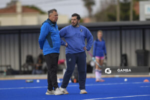 Rolando “Rolo” Rivero y Nicolás Tixe. Cancha Celeste. Entrenamiento de la selección uruguaya femenina de Hockey.