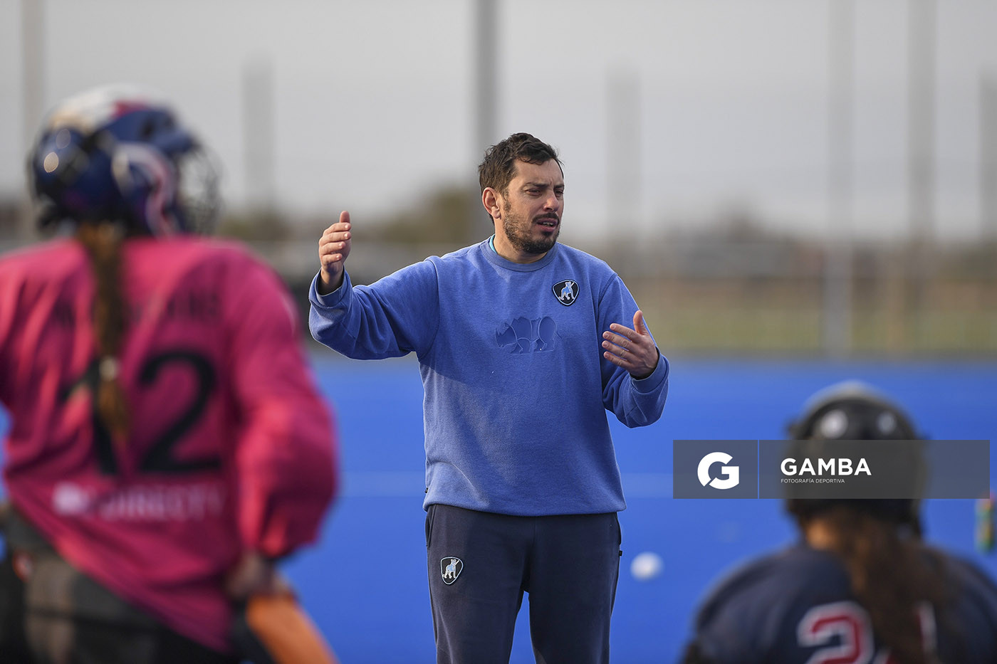 Nicolás Tixe, director técnico de Uruguay. Cancha Celeste. Entrenamiento de la selección uruguaya femenina de Hockey.