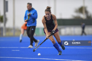 Paula Carvalho, de Uruguay. Cancha Celeste. Entrenamiento de la selección uruguaya femenina de Hockey.
