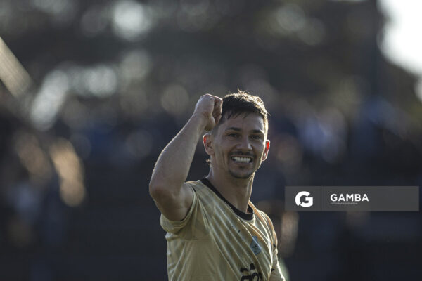 Maximiliano Silvera, de Peñarol. Torneo Intermedio. Estadio Belvedere.