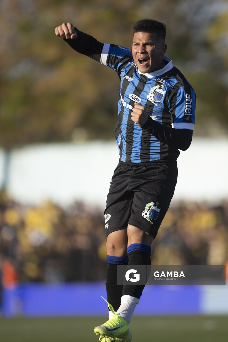 Hugo Quintana, de Liverpool. Torneo Intermedio. Estadio Belvedere.