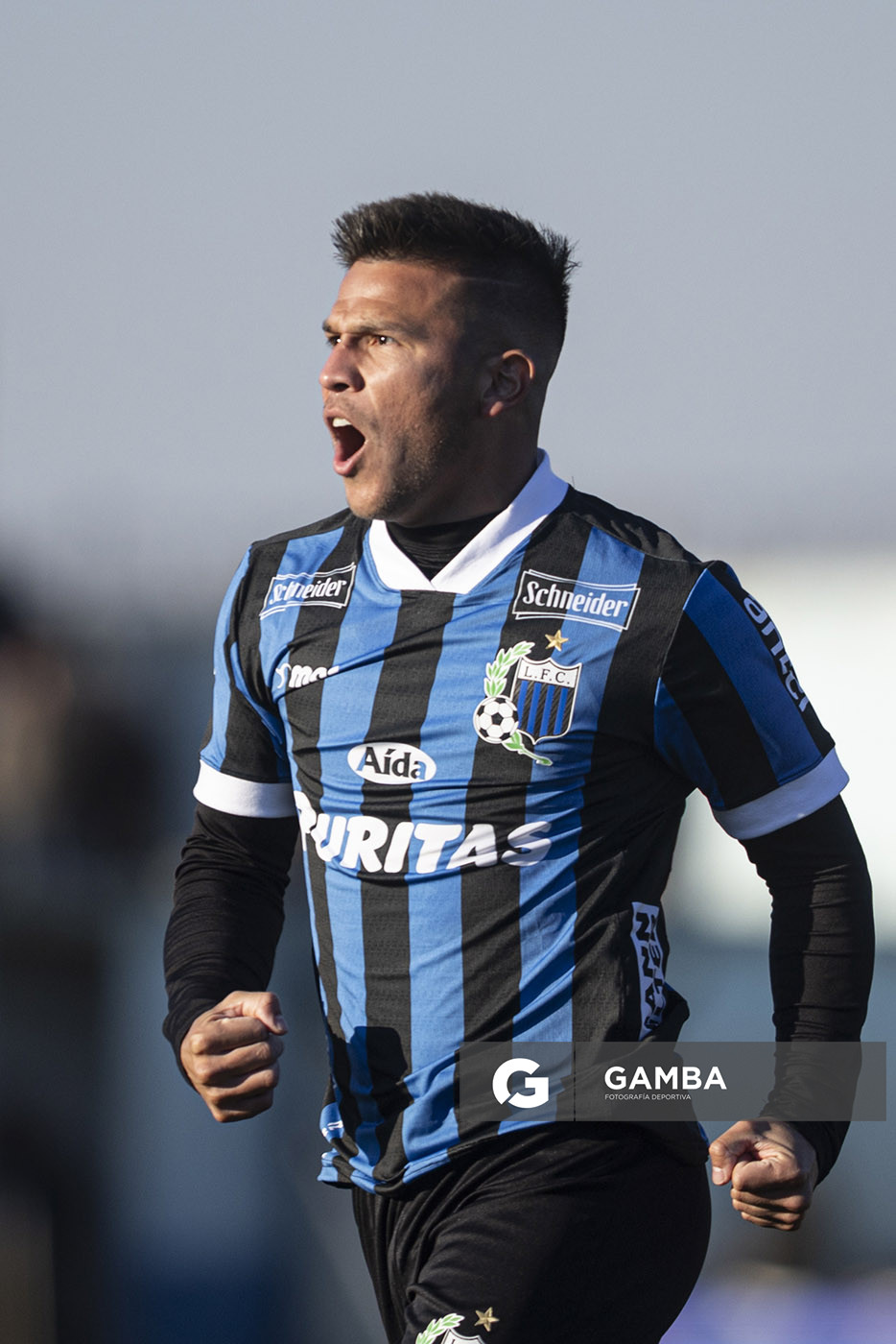 Hugo Quintana, de Liverpool. Torneo Intermedio. Estadio Belvedere.