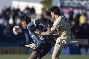 Abel Hernández, de Liverpool. Torneo Intermedio. Estadio Belvedere.