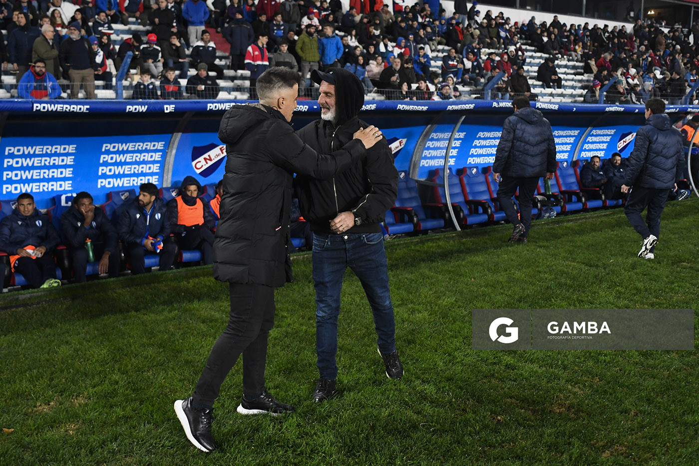 Pablo Peirano, director técnico de Nacional. Diego Monarriz, director técnico de Juventud. Torneo Intermedio. Estadio Gran Parque Central.