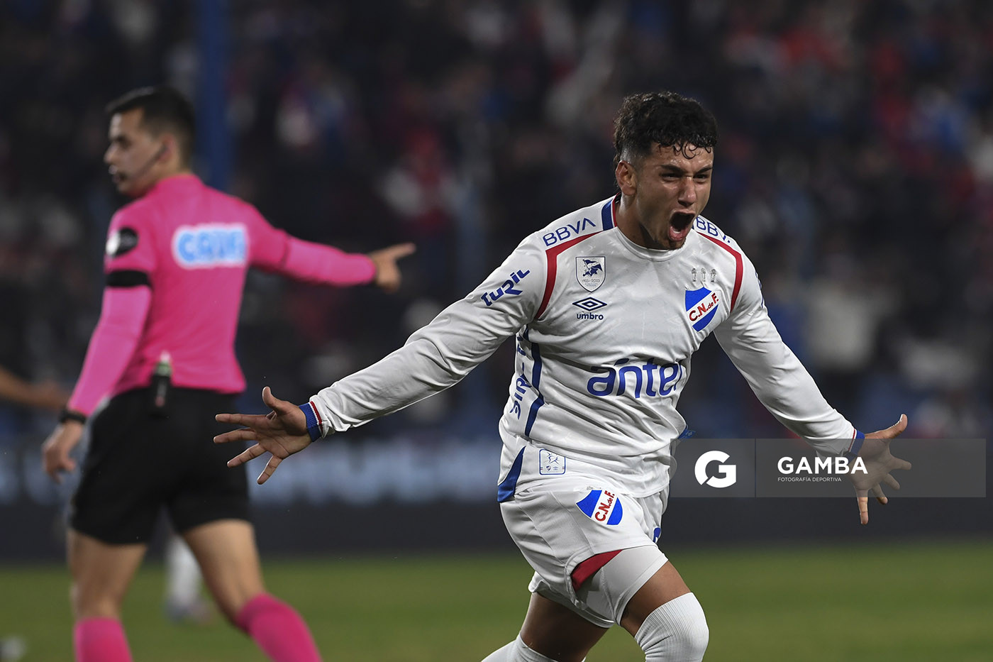 Exequiel Mereles, de Nacional. Torneo Intermedio. Estadio Gran Parque Central.