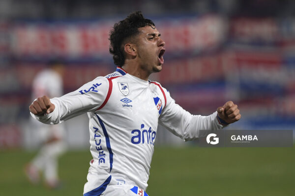 Exequiel Mereles, de Nacional. Torneo Intermedio. Estadio Gran Parque Central.