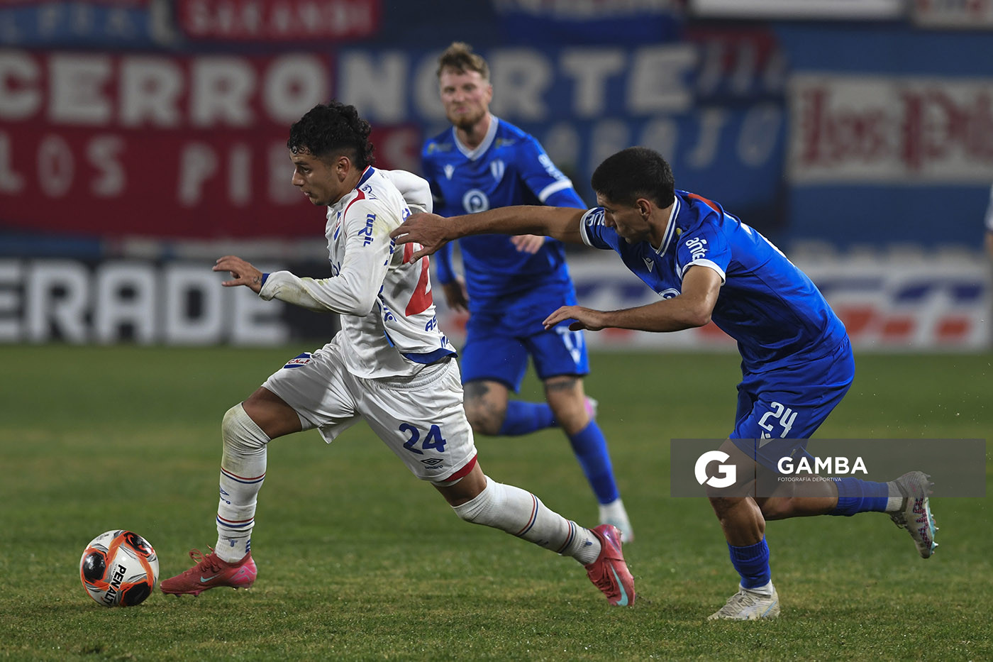 Exequiel Mereles, de Nacional, Torneo Intermedio. Estadio Gran Parque Central.