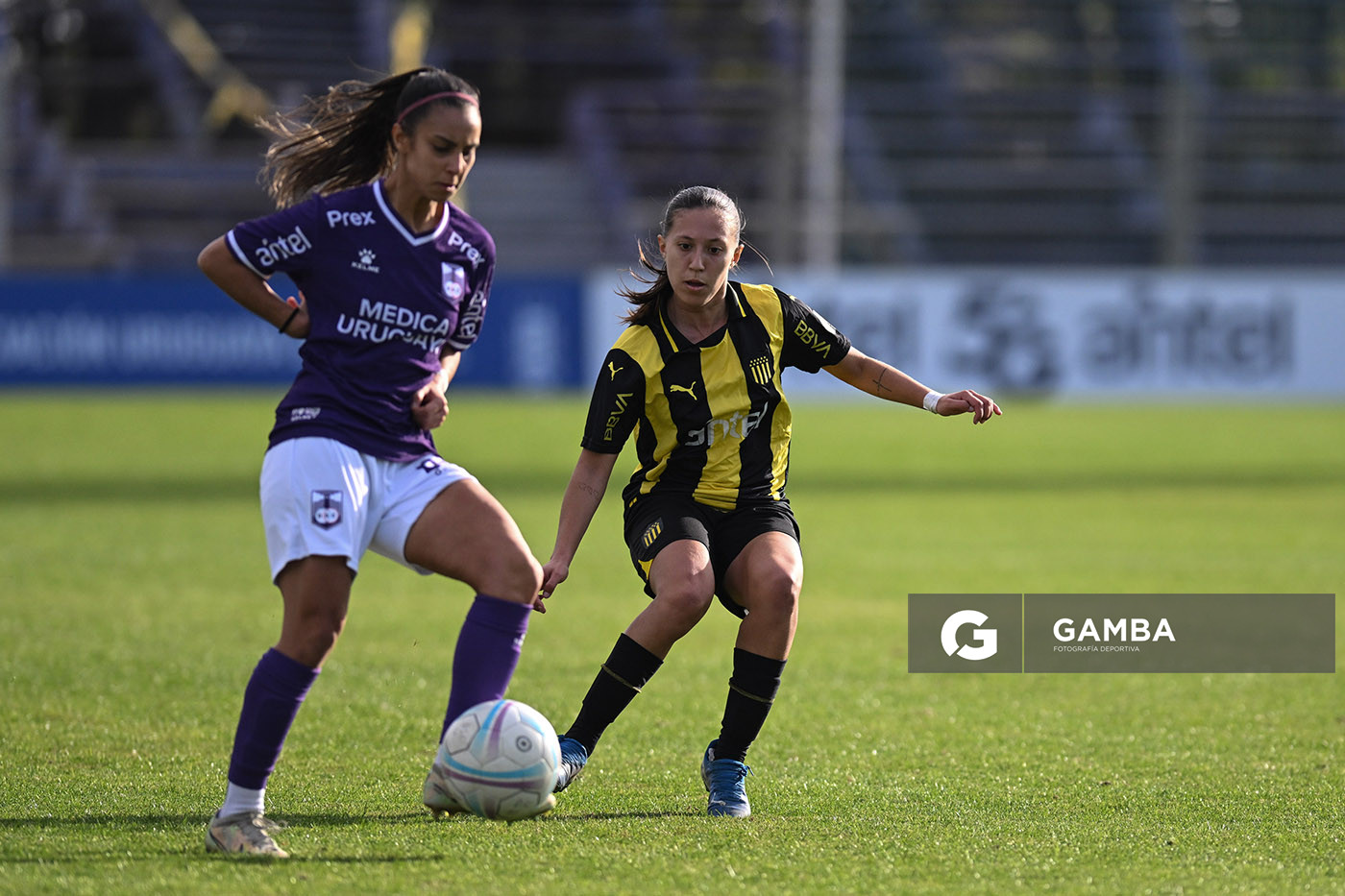 Paulina Monteiro, de Peñarol. Campeonato Uruguayo de Fútbol Femenino. Estadio Luis Franzini.