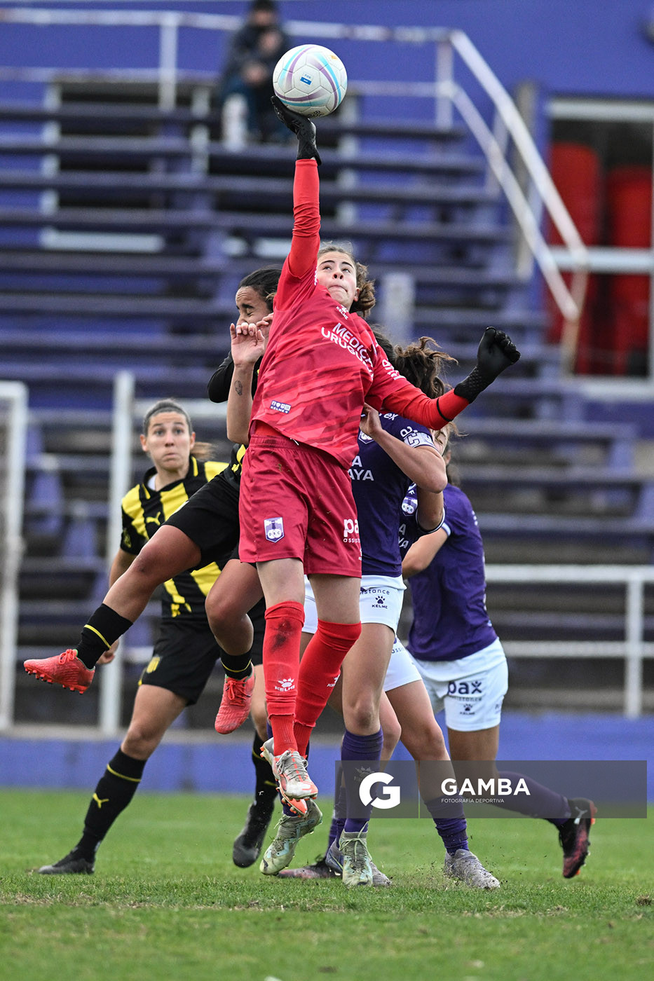 Romina Olmedo, golera de Defensor Sporting. Campeonato Uruguayo de Fútbol Femenino. Estadio Luis Franzini.