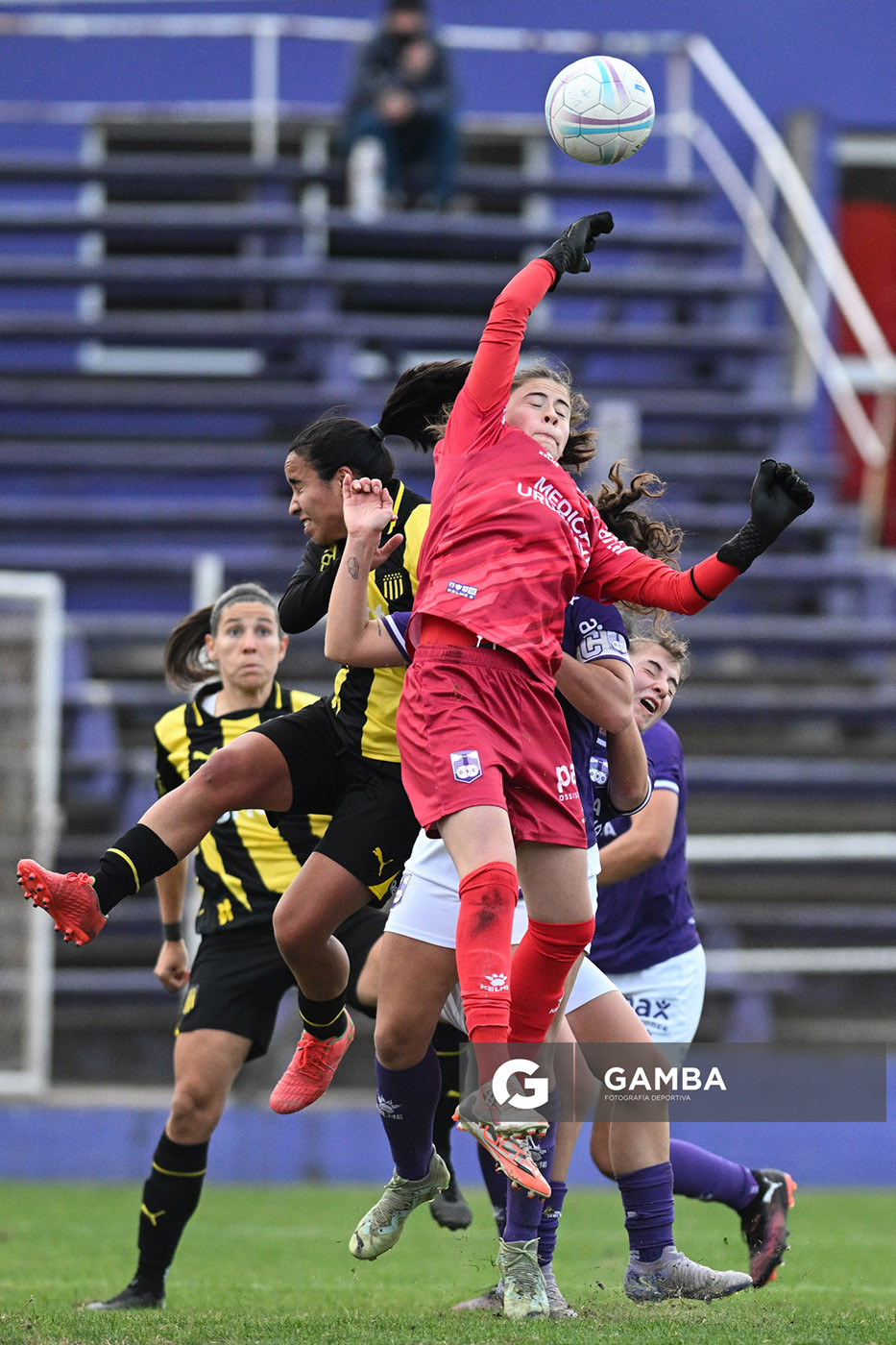 Romina Olmedo, golera de Defensor Sporting. Campeonato Uruguayo de Fútbol Femenino. Estadio Luis Franzini.