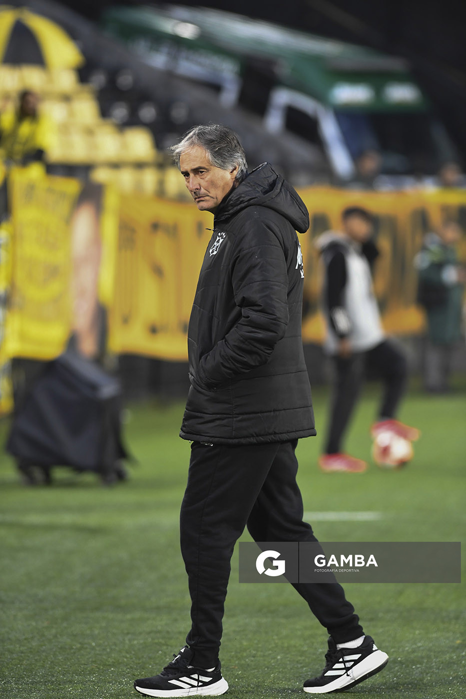 Alejandro Apud, director técnico de Wanderers. Torneo Intermedio. Estadio Campeón del Siglo.