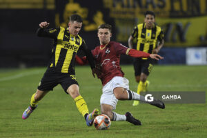 Leandro Umpiérrez, de Peñarol. Torneo Intermedio. Estadio Campeón del Siglo.