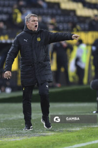 Diego Aguirre, director técnico de Peñarol. Torneo Intermedio. Estadio Campeón del Siglo.
