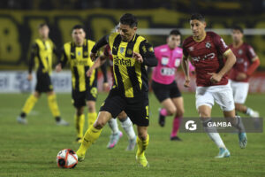 Maximiliano Silvera, de Peñarol. Torneo Intermedio. Estadio Campeón del Siglo.