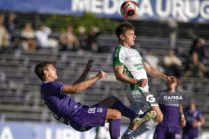 Yvo Calleros, de Plaza Colonia. Torneo Intermedio. Estadio Luis Franzini.