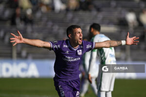 Germán Barrios, de Defensor Sporting. Torneo Intermedio. Estadio Luis Franzini.