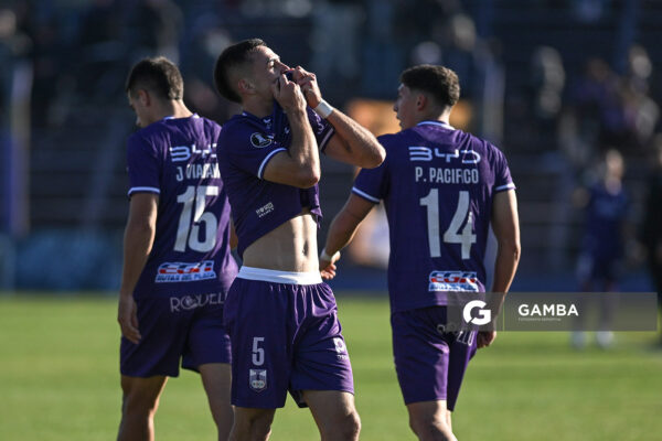 Germán Barrios, de Defensor Sporting. Torneo Intermedio. Estadio Luis Franzini.