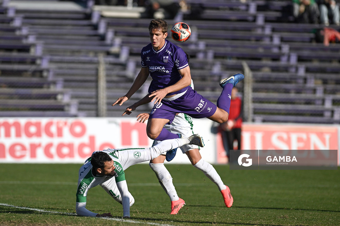 Augusto Cambón, de Defensor Sporting. Torneo Intermedio. Estadio Luis Franzini.