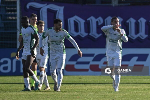Matías Velázquez, de Plaza Colonia. Torneo Intermedio. Estadio Luis Franzini.