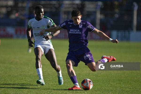 Patricio Pacífico, de Defensor Sporting. Torneo Intermedio. Estadio Luis Franzini.